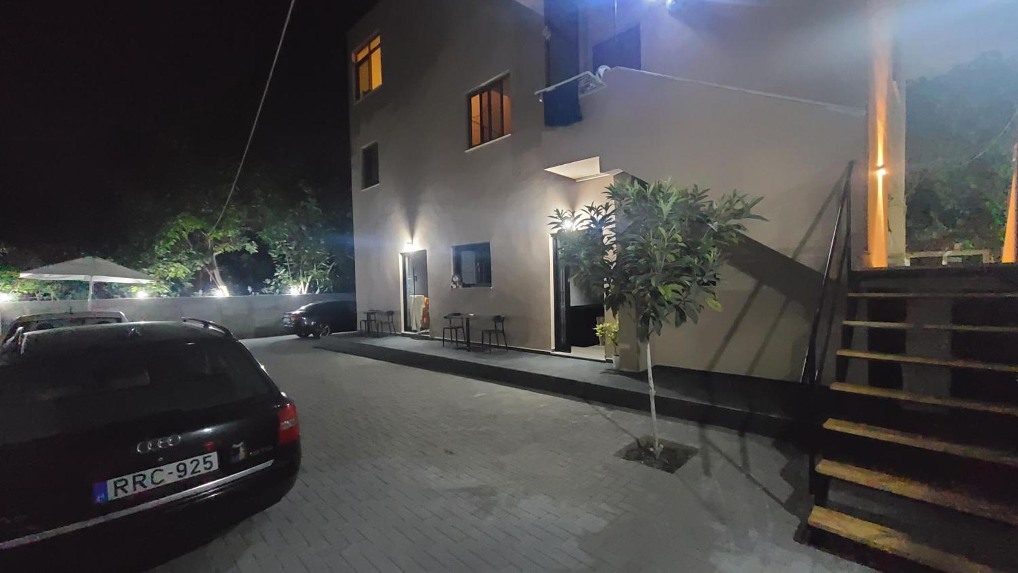 Guest House Tian & Hojz Durrës Exteriör bild